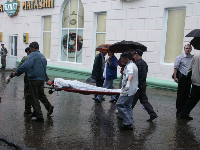 терроризм в беслане 1 сентября 2004 года. школа беслана 1 сентября 2004. беслан 1 сентября 2004 года классный час. школа 1 беслан до теракта. чебоксары 2004.