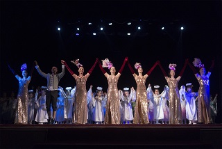 Танец на праздник аллилуйя. Ансамбль танца синяя птица. Гимназия 38 тольятти синяя птица. Театр танца синяя птица гагарин. Театральный костюм синяя птица.