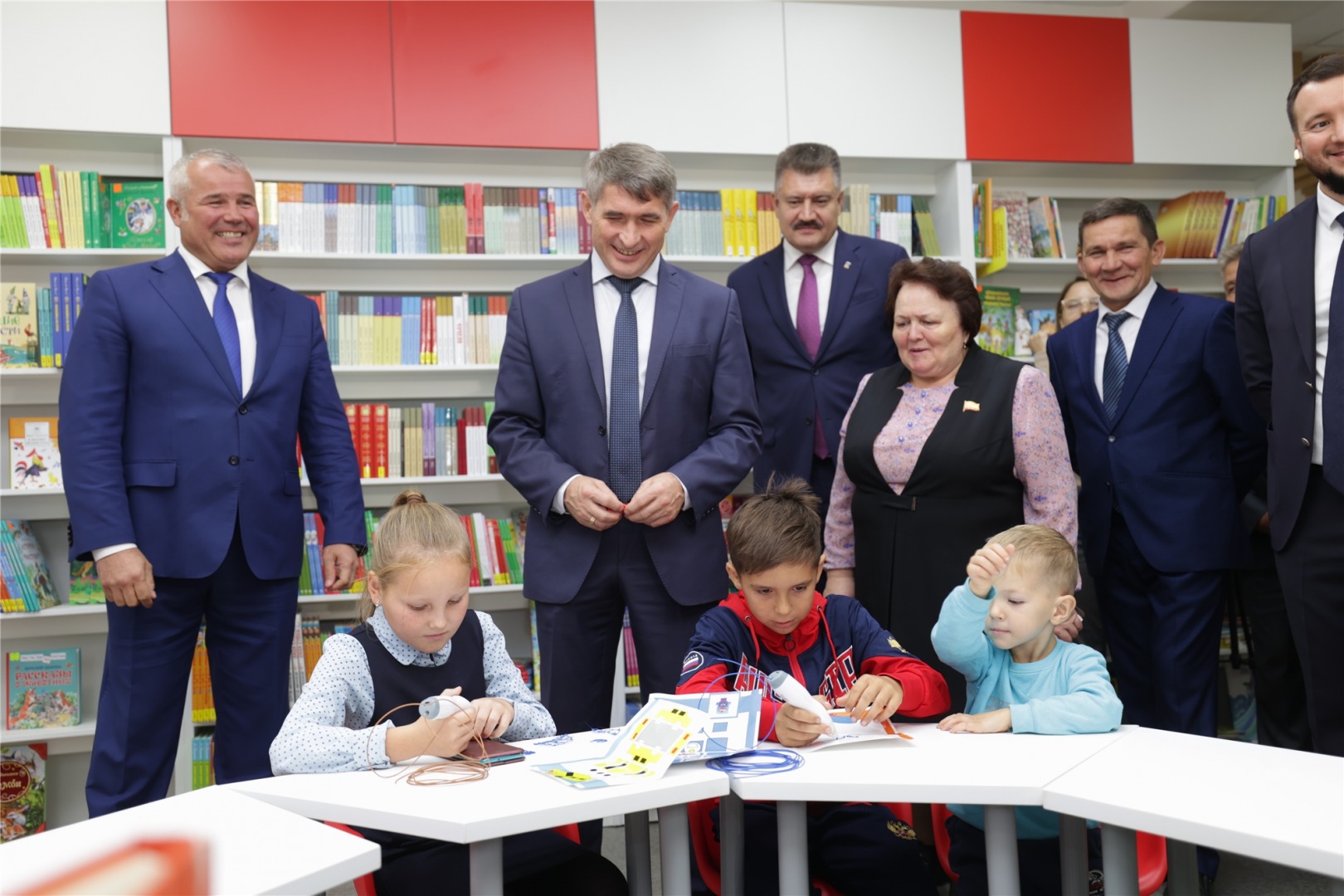 Олег Николаев объяснил, почему его часто видят на людях без маски - Новости Олег Николаев объяснил, почему его часто видят на людях без маски - Новости