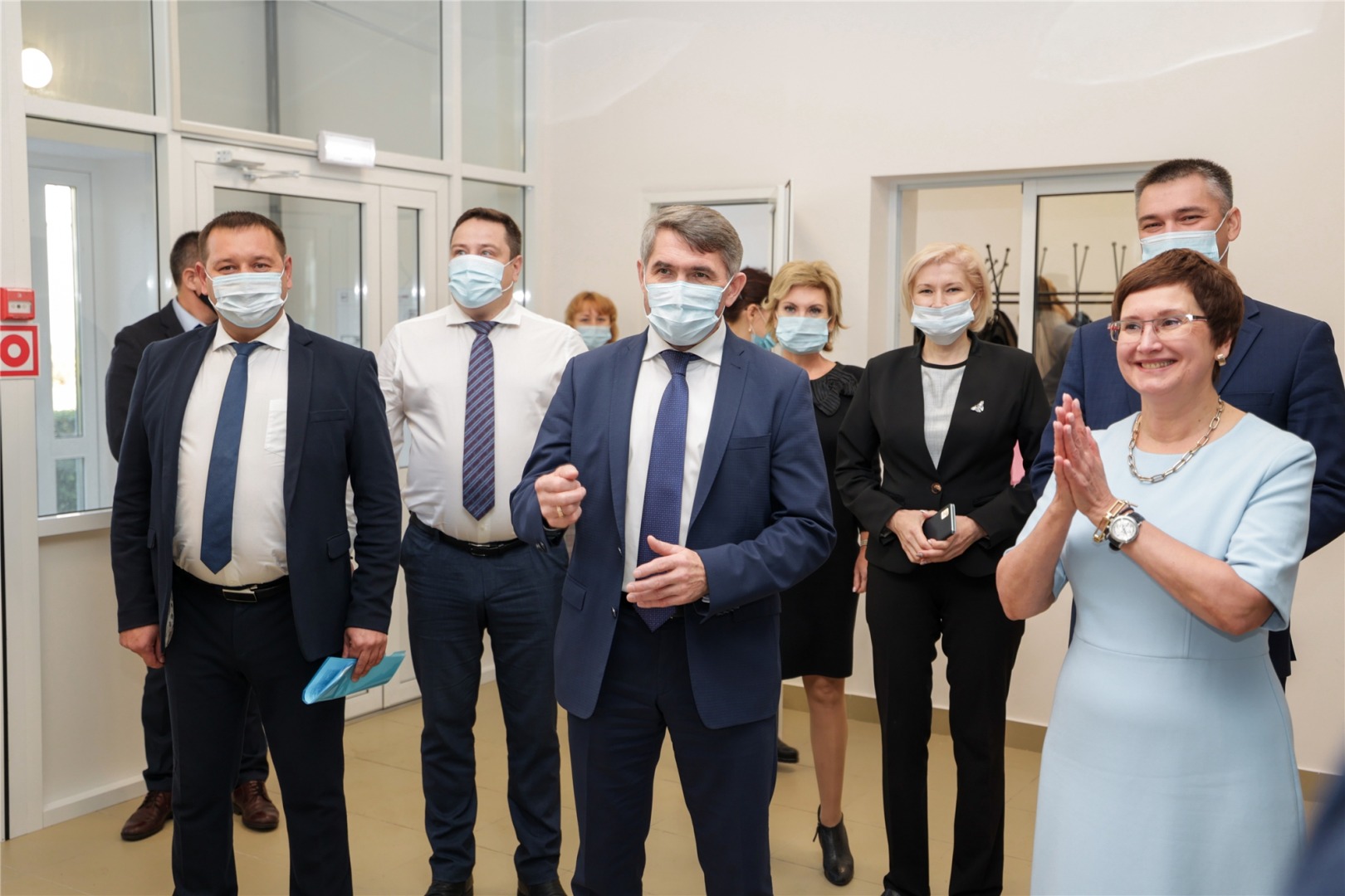 Олег Николаев объяснил, почему его часто видят на людях без маски - Новости Олег Николаев объяснил, почему его часто видят на людях без маски - Новости