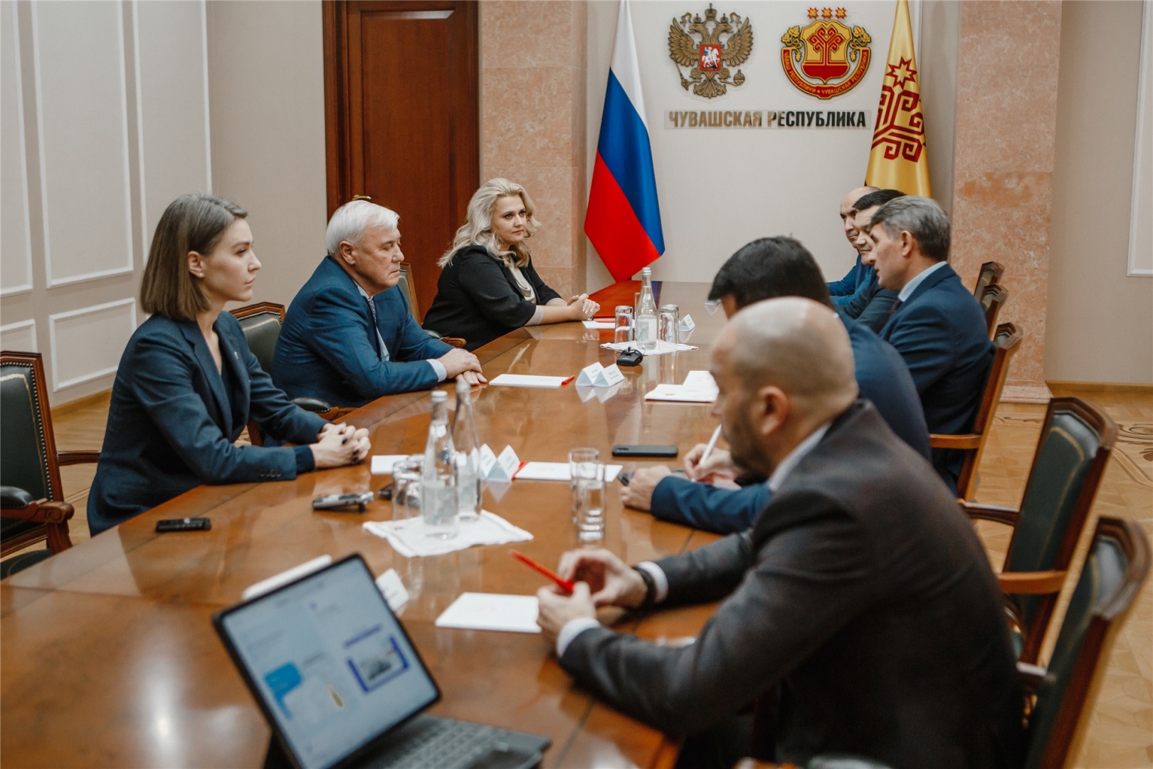 Олег Николаев объяснил, почему его часто видят на людях без маски - Новости Олег Николаев объяснил, почему его часто видят на людях без маски - Новости