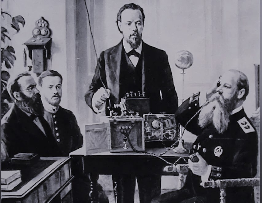 Александр Попов демонстрирует свое изобретение в 1895 году. Прототип радио